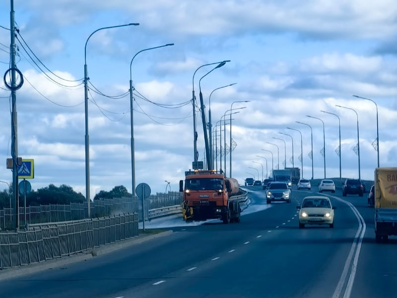 На съезде/подъезде с Колмовского моста отремонтируют технологические швы.