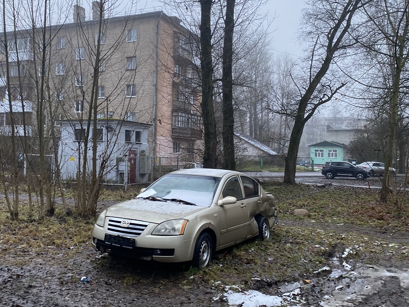 Уведомление владельца о необходимости перемещения брошенного автомобиля по Локомотивной ул., 3.