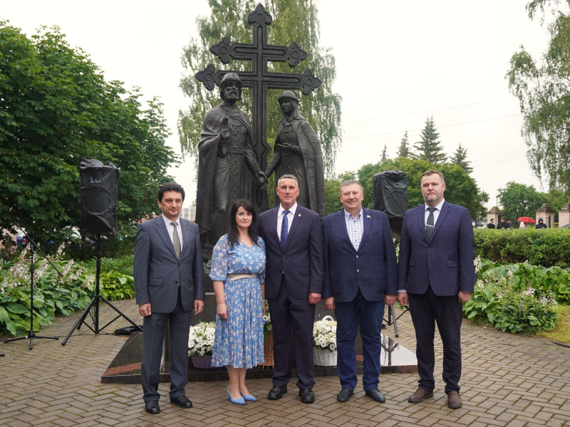 Великий Новгород отметил День семьи, любви и верности.