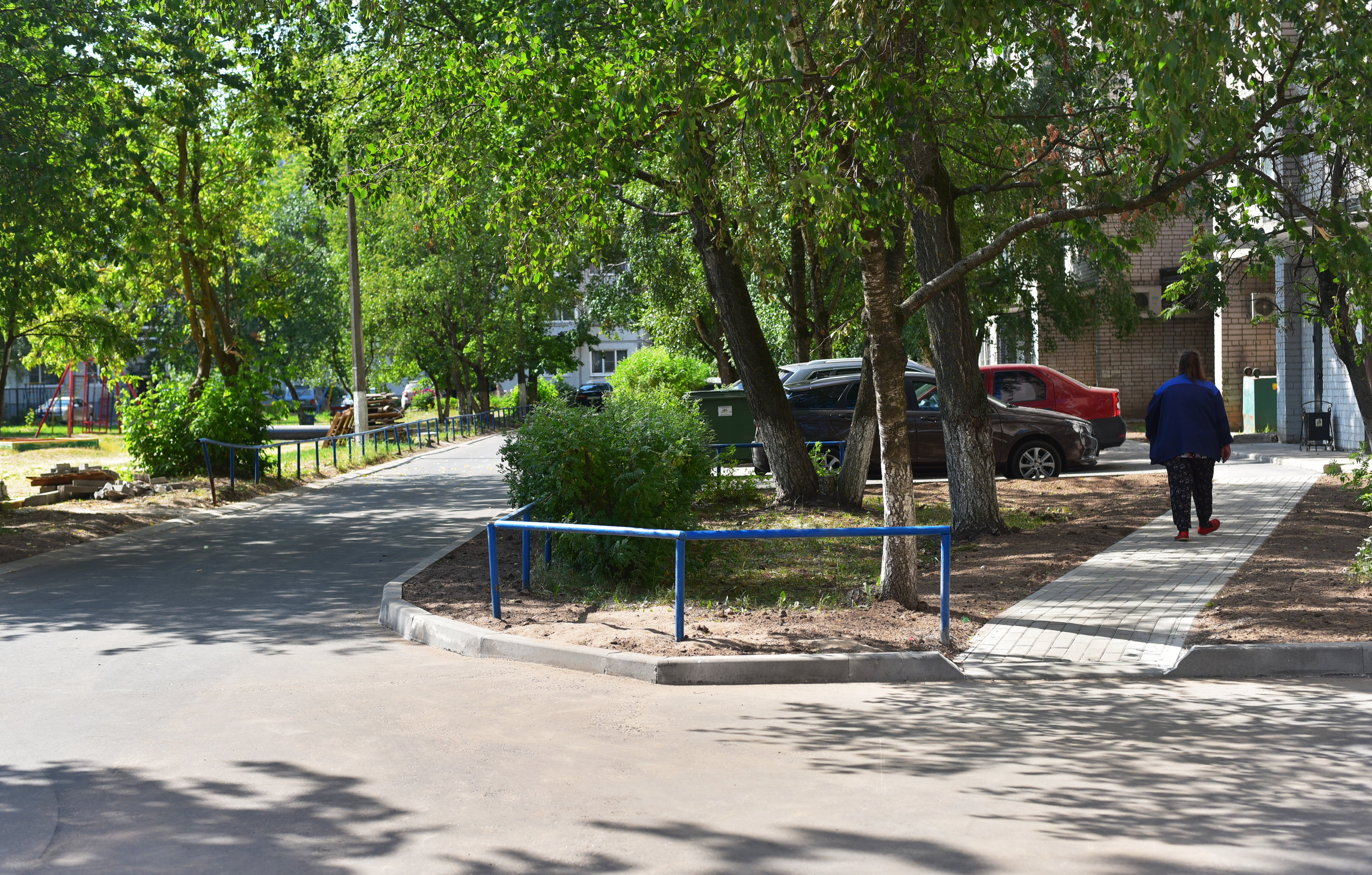 По нацпроекту дворовая территория Великого Новгорода находится на стадии приёмки.