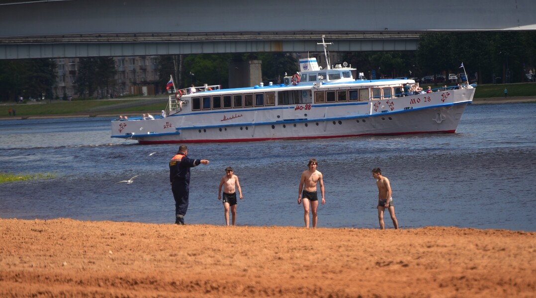 Новгородские спасатели в очередной раз напомнили новгородцам о правилах безопасности на воде.