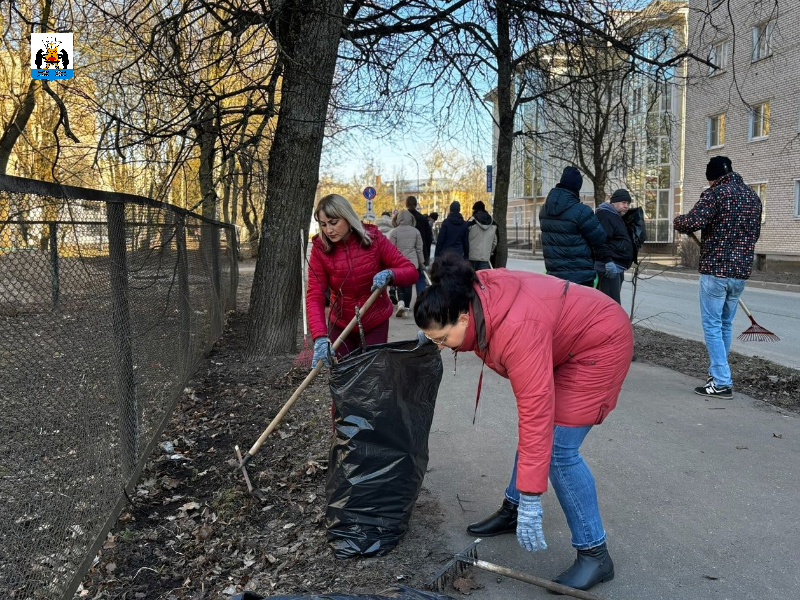 Порядка 2 000 человек приняли участие в общегородском субботнике.