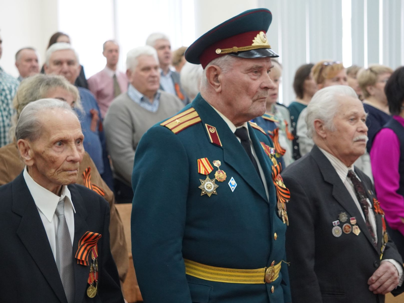 В Администрации Великого Новгорода состоялась цеременония вручения нагрудного знака &quot;Почетный гражданин Великого Новгорода&quot;.