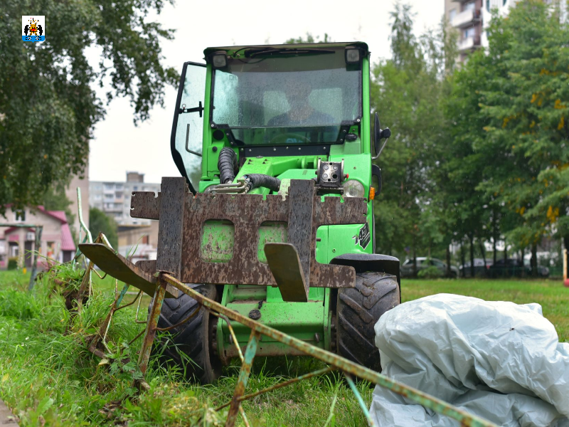 По нацпроекту благоустраивают двор на Большой Санкт-Петербургской улице.