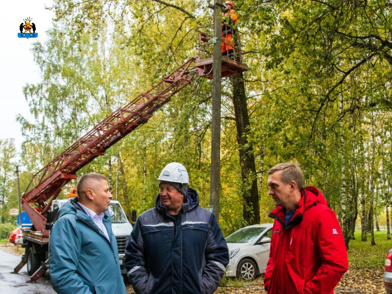 На Октябрьской улице устранили неполадки с уличным освещением и обновили оборудование.