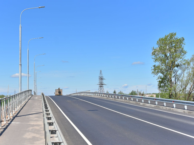 На Лужском путепроводе открыли движение, подрядчик проводит благоустройство. На Лужском путепроводе открыли движение, подрядчик проводит благоустройство.