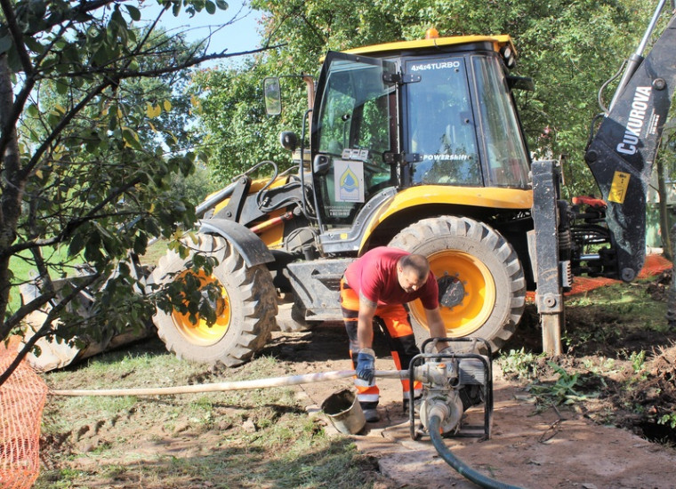 «Новгородский водоканал» устраняет утечки в городе. «Новгородский водоканал» устраняет утечки в городе.