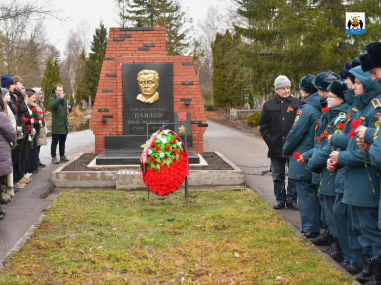 Новгородцы почтили память Героев Сталинградской битвы. Новгородцы почтили память Героев Сталинградской битвы.