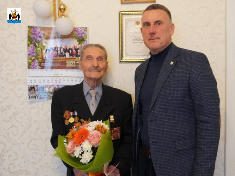 Глава города вручил ветеранам медали «80 лет Победы в Великой Отечественной войне 1941-1945 годов». Глава города вручил ветеранам медали «80 лет Победы в Великой Отечественной войне 1941-1945 годов».