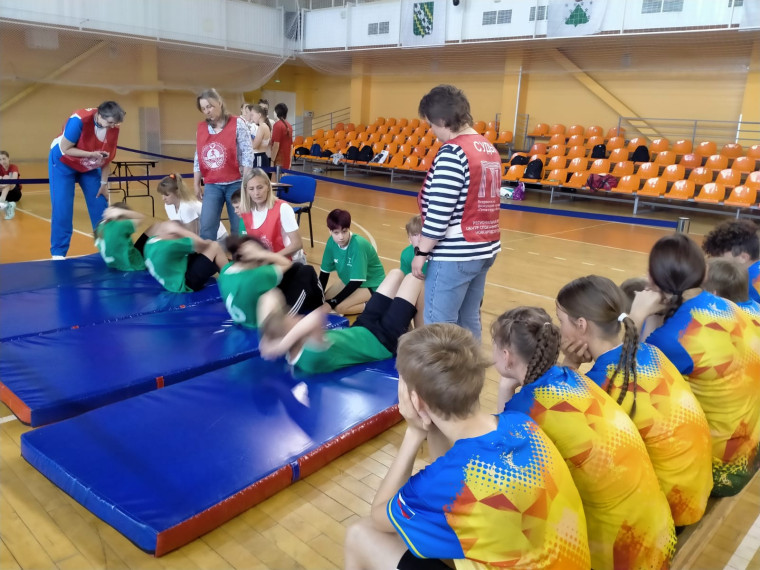 Команда Великого Новгорода стала первой в региональном этапе летнего фестиваля комплекса ГТО среди обучающихся. Команда Великого Новгорода стала первой в региональном этапе летнего фестиваля комплекса ГТО среди обучающихся.