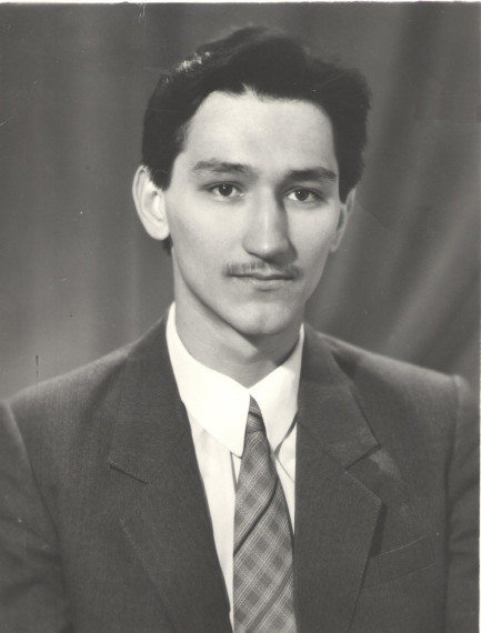 Андрей Владимирович Лаптев (25.07.1972 -12.07.1995). Андрей Владимирович Лаптев (25.07.1972 -12.07.1995).