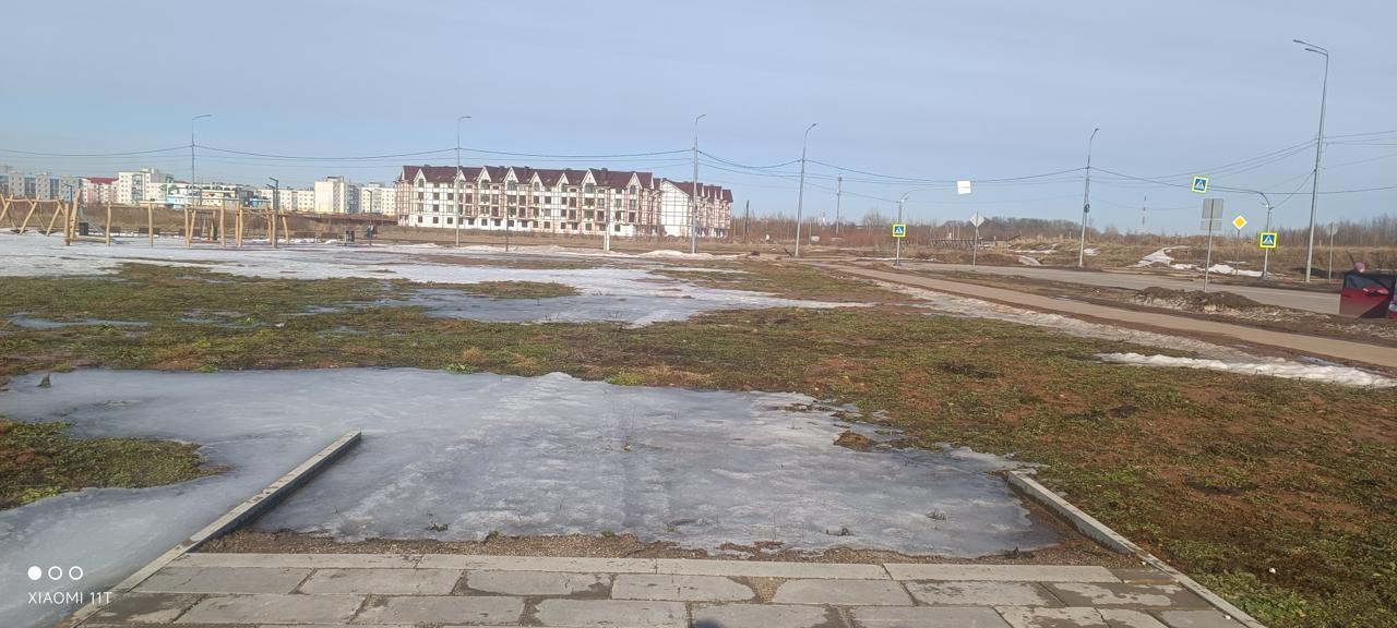 Нацпроект &quot;Жилье и городская среда&quot;: в Псковской роще построят площадку фуд-корта, установят качели, опоры освещения и камеры видеонаблюдения.