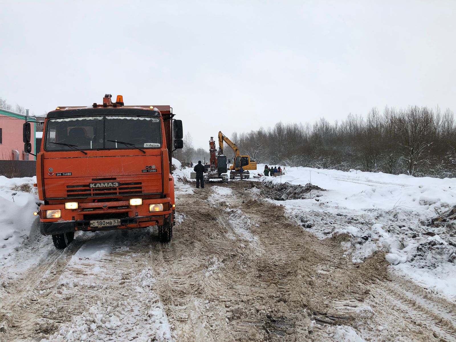 Строительство улицы Королёва: подрядчик продолжает устройство земляного полотна.