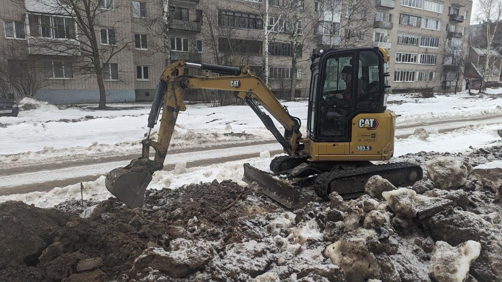 На ул. Королёва выполняют устройство сети наружного освещения.